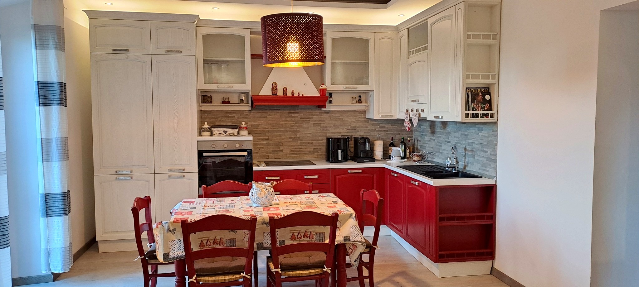 Cucina attrezzata della casa vacanze La Casa di Romy